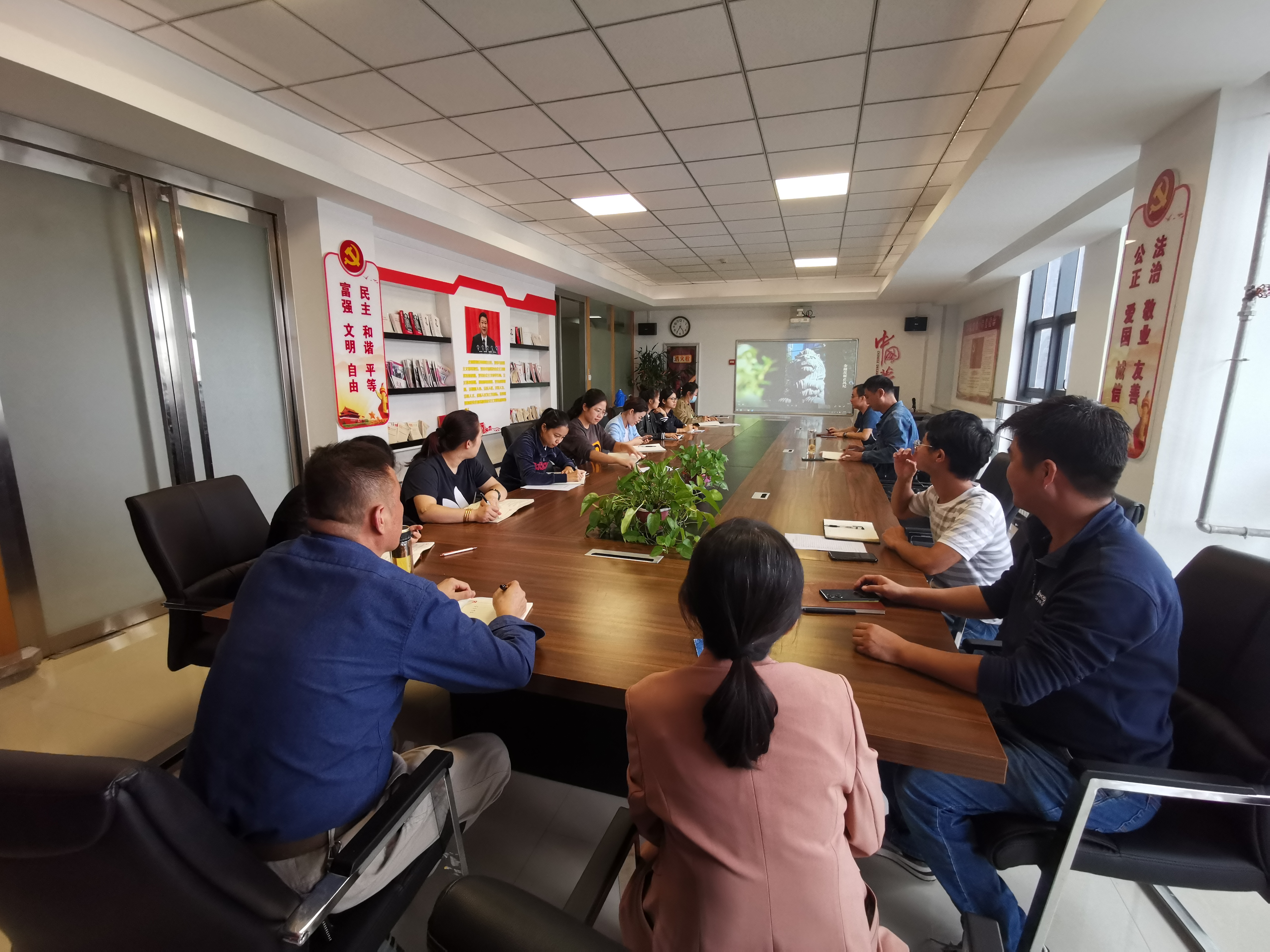 40bddcee5d3e4156ba8d9205833d12e4.jpg 40bddcee5d3e4156ba8d9205833d12e4.jpg